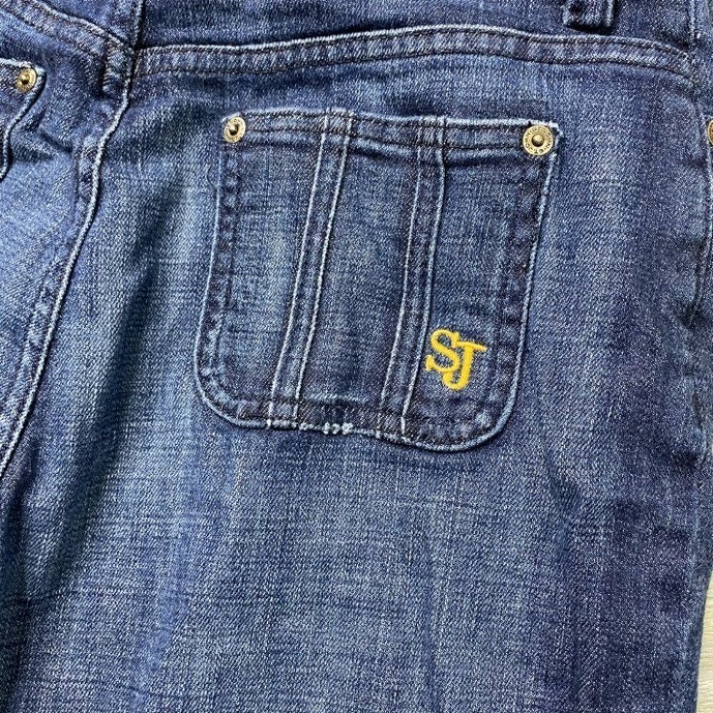 St. John Sport Denim Capris - Picture 9 of 10